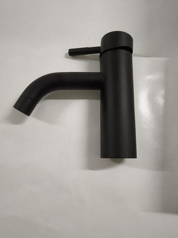 153 Grifo de Baño Pequeño Color Negro