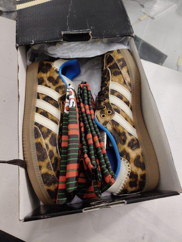 295 Zapatos de Leopardo Marca Adidas - Imagen 3