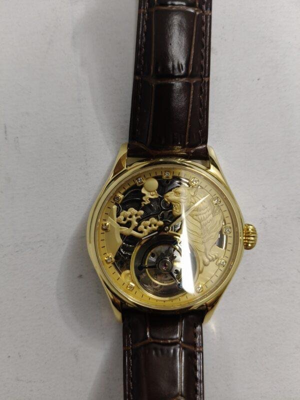 331 Reloj Dorado de León