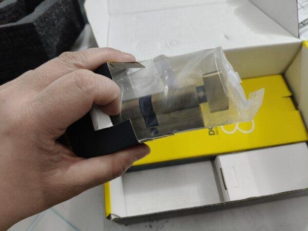 402 Kit de Manillas Para Puertas con Cerradura