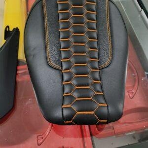 432 Asiento de Motocicleta Color Negro con Costuras Naranja